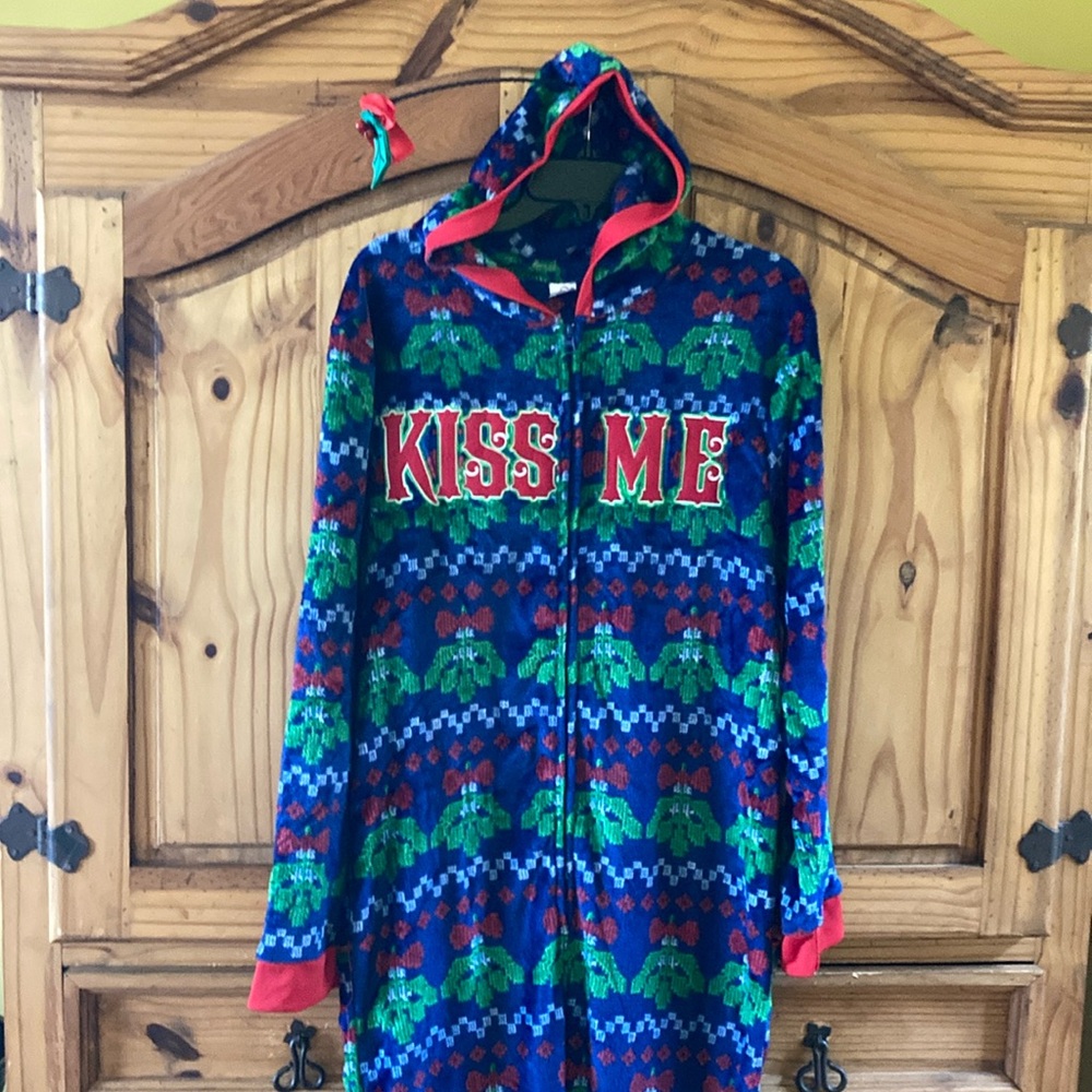 Kiss Me mistletoe blue red green Christmas one piece hooded pajamas size M
